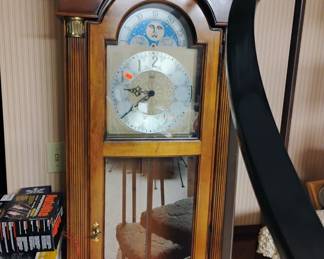 170. GRANDMOTHER CLOCK $35 DOES NOT WORK!!! MUST BE PICKED UP IN EVANSVILLE 