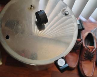 37. VINTAGE  PRESSURE COOKER $10