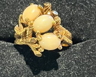 10K coral ring 6.1 gms