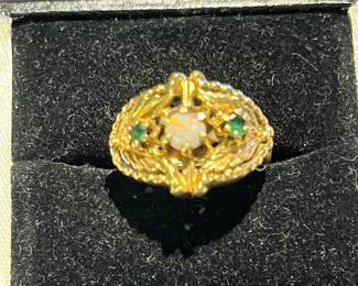 14K emerald and opal ring. 5.2 gms.