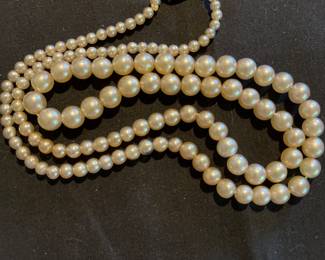 Beautiful vintage strand of pearls. 3mm to  7mm . 18k with rough diamond chip clasp