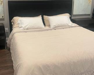 Black linen upholstered bed. The footboard is ripped. The bed has already been taken apart. The mattress is not included asking $200. Upholstery can be fixed.