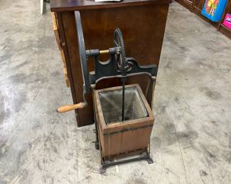 Daisy Butter Churn