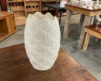 Lenox Ivory Jacquard Seashell Vase