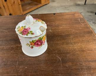 Brinns Royal Albert Bone China 'Cottage Rose" Sugar Bowl w/Lid