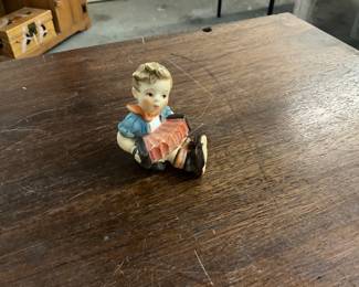 1982 "Accordian Boy" Goebel Figurine