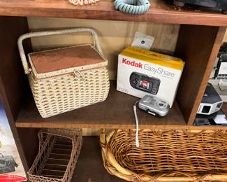 Wicker & Macrame Sewing Basket - Koday Easy Share Camera