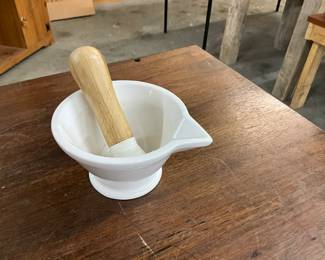 Maxwell & Williams White Basics Mortar & Pestle Set