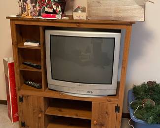 Tv / entertainment center 
