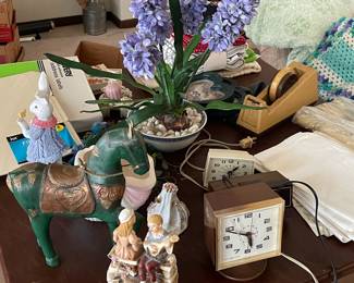 Electric clock and various tchotchkes