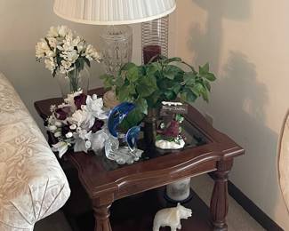 End table with lamp 