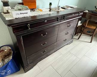 Dresser