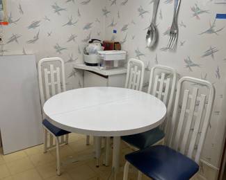 Vintage dinette set. Table, leaf and four chairs.