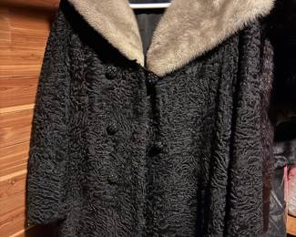Vintage coat with fur collar