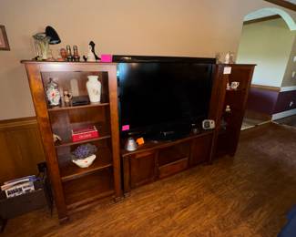 This entertainment “center” is really three separate pieces. You have one bookcase on each end with adjustable shelves that can be a stand alone bookcase. They even have a top on them that hasn’t been cut off on one end to make it fit snug up against the middle piece. The center piece is a TV credenza that absolutely can stand alone. They are priced separately.