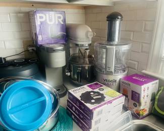 KITCHEN AID MIXER , VEGGIE NINJA