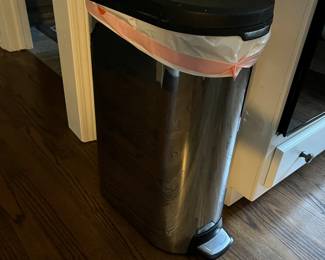 Garbage can