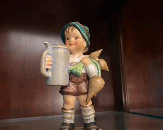 Vintage Hummel/Goebel figurine