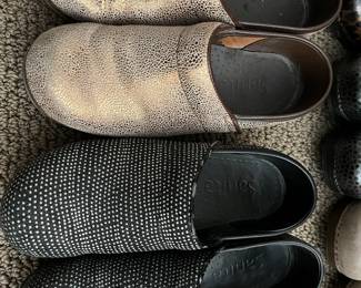Sanita clogs