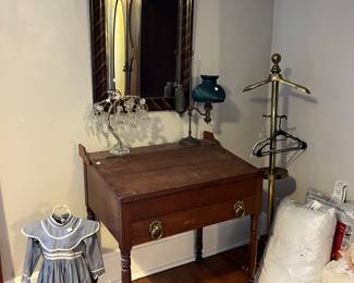 Wood desk. Coat hanger. Mirror.