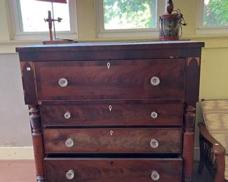 4 drawer chest.