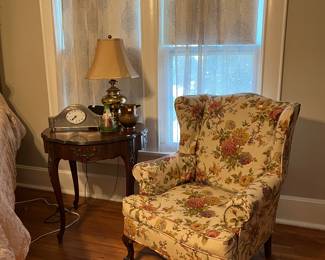 Chairs. End table. Lamps.