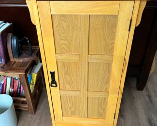 Storage cabinet