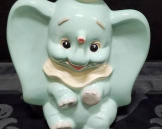 Large pottery Dumbo