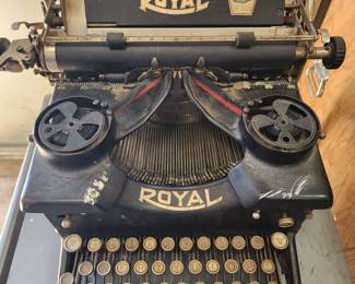 Royal Typewriter 