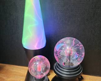 Plasma lamps