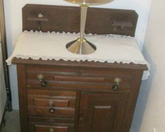 WALNUT STAND LAMP