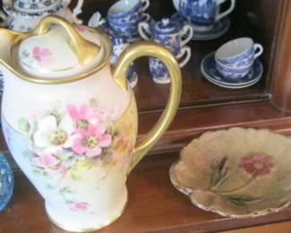 COFFEE POT MAJOLICA TRAY