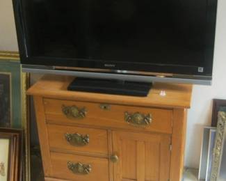 TV COMMODE