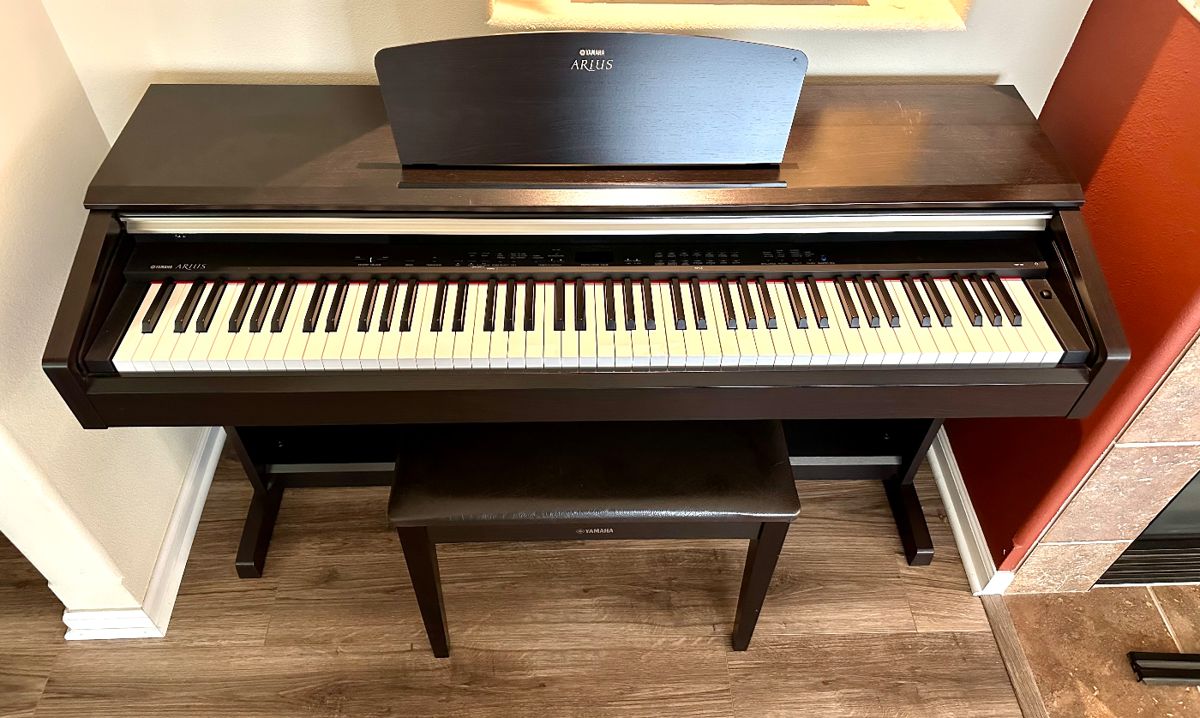 Yamaha Arius console digital piano