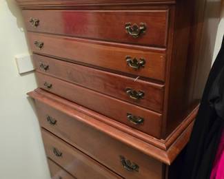 Chest of drawers 
