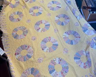 Antique Dresden plate quilt