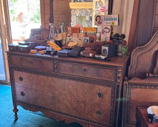 1920’s dresser w/ mirror