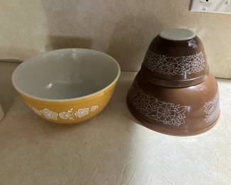 Pyrex mixing bowls