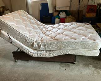 Twin bed w raising/lowering head and foot