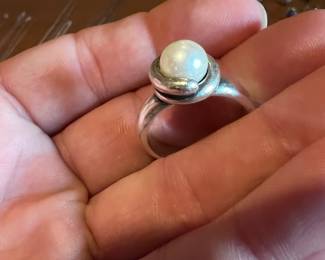 Rare spiral pearl James Avery ring in wonderful condition!
