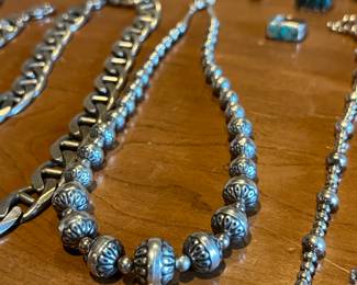 Lovely set of sterling silver graduated & tooled sterling pearls. 