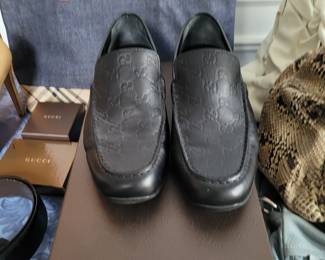 Men's black leather Gucci Guccissima loafers with GG logo