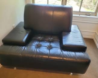 Nicoletti leather chair 1980s Italy