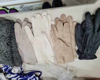 Leather fashionable gloves