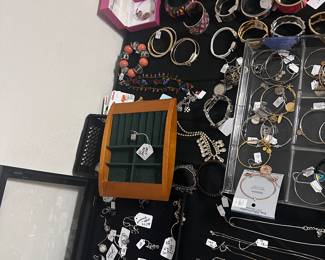 Lots of very nice jewelry