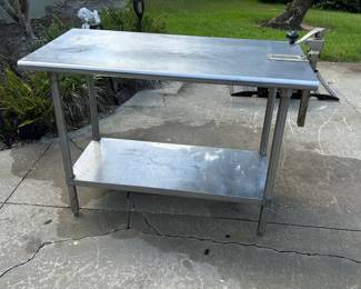Stainless steel restaurant prep table