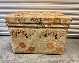 87 UpcycledBenchMadefromVintageTeaCrateCraneFabricMetalLined