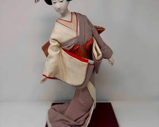 28 JapaneseGeishaDollinDancingPosewTraditionalKimono