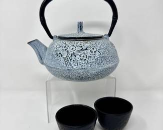 88 JapaneseCastIronTetsubinTeapotSakuraMotifwCastIronTeacups
