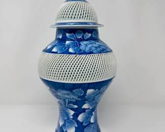 11 JapaneseAritaStyleReticulatedJarFooDogLidSignedBase